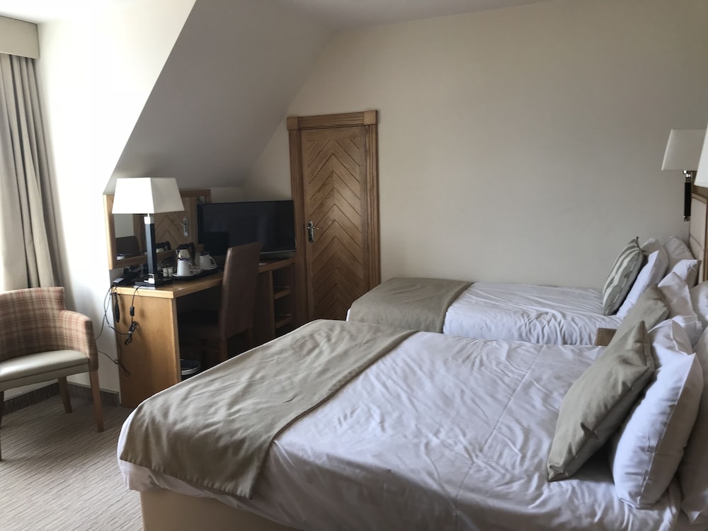 Pier Hotel 10/50