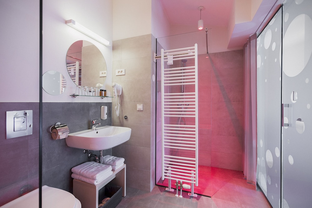 ART HOTEL 38/42
