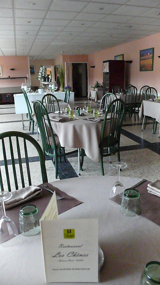 HOTEL LES CHENES 28/50