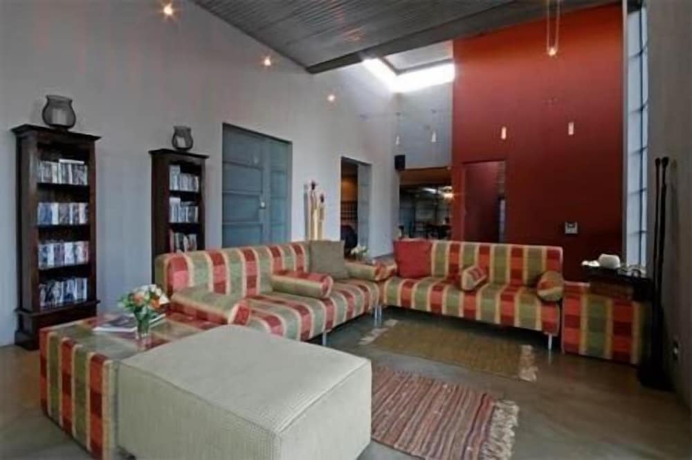 African Moon Corporate House 27/48