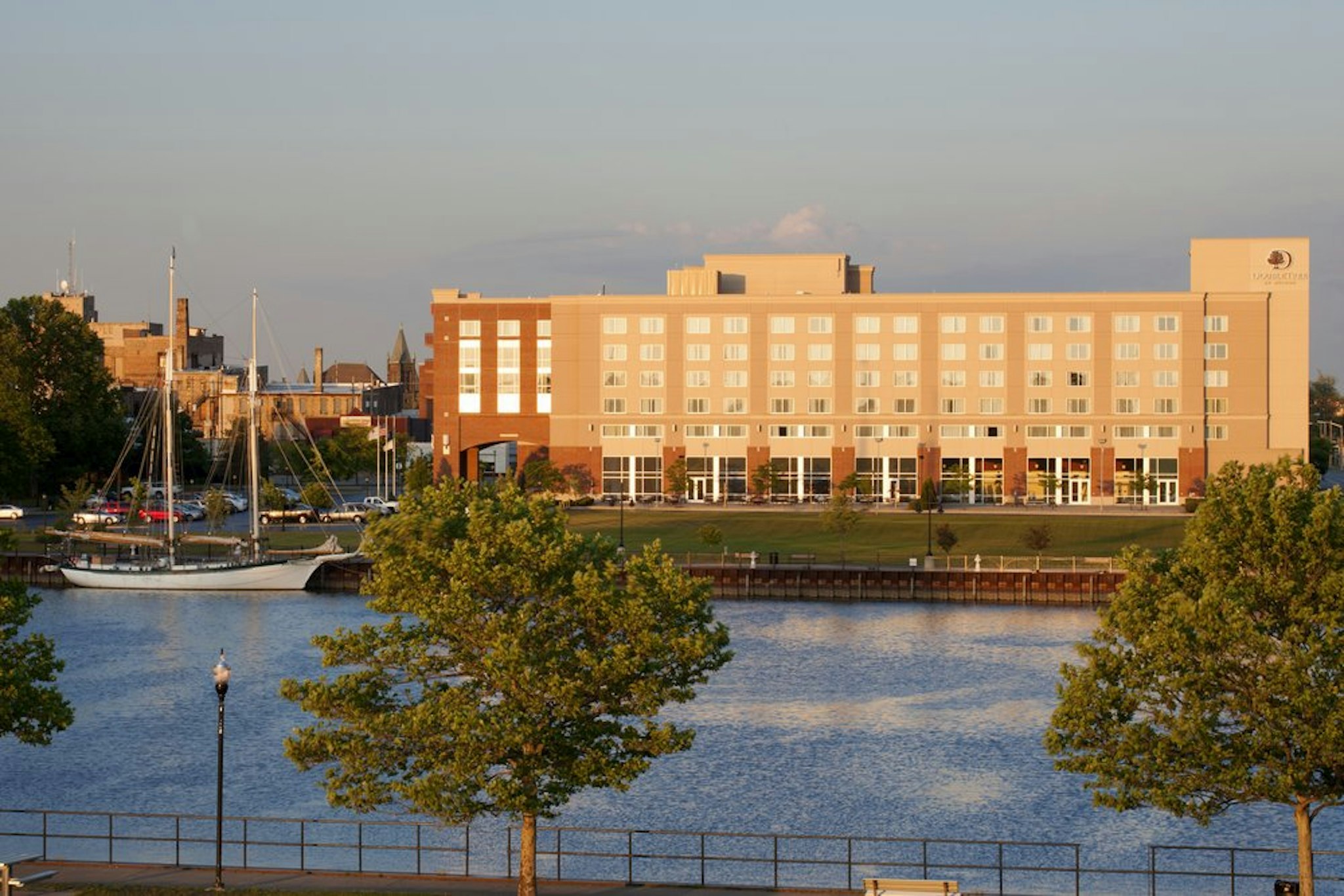 DoubleTree by Hilton Hotel Bay City - Riverfront 78/81