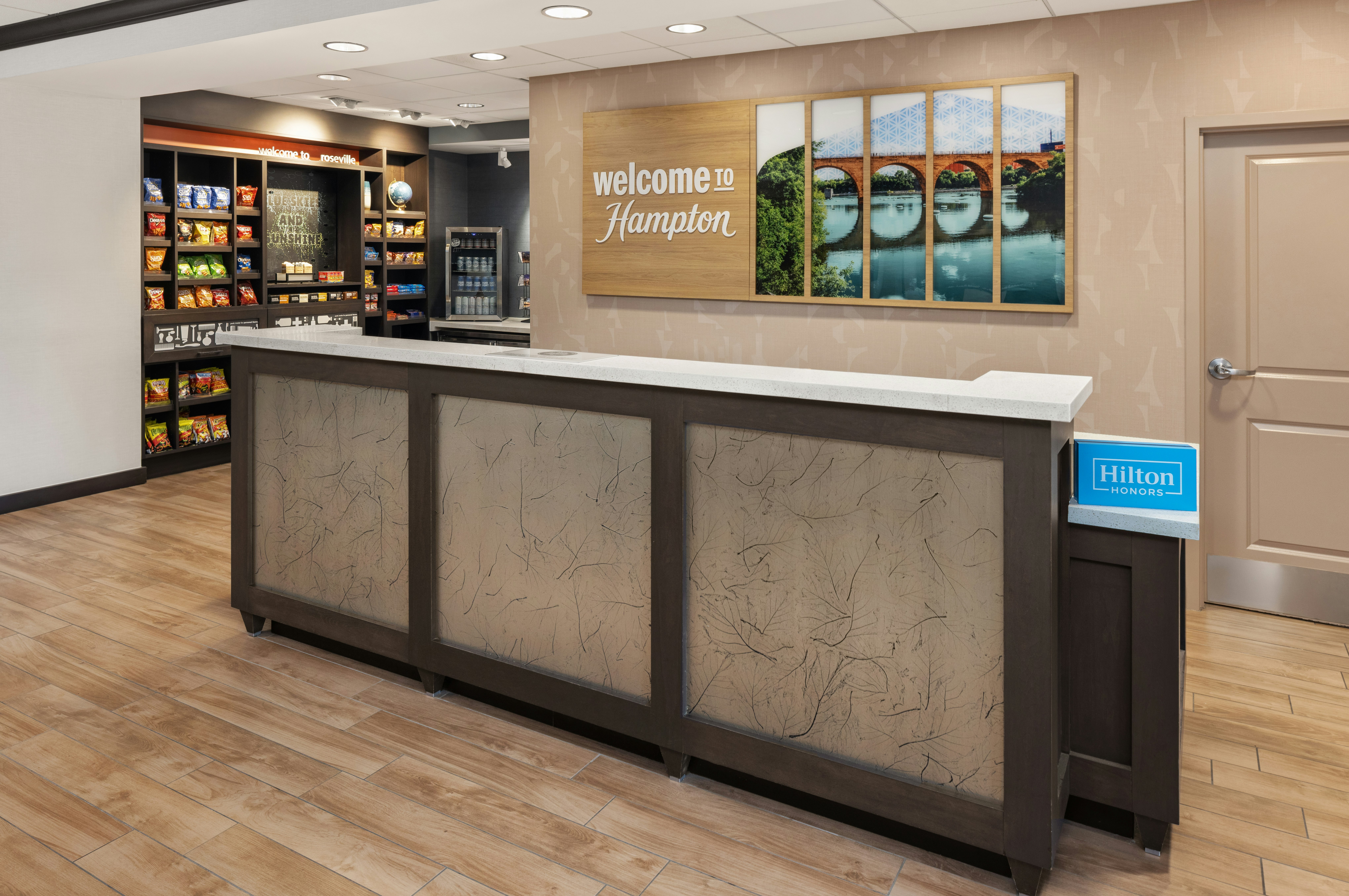 Hampton Inn Minneapolis Roseville 8/42