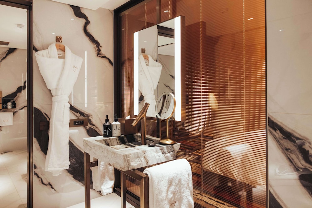 Sax Paris, LXR Hotels & Resorts 55/56