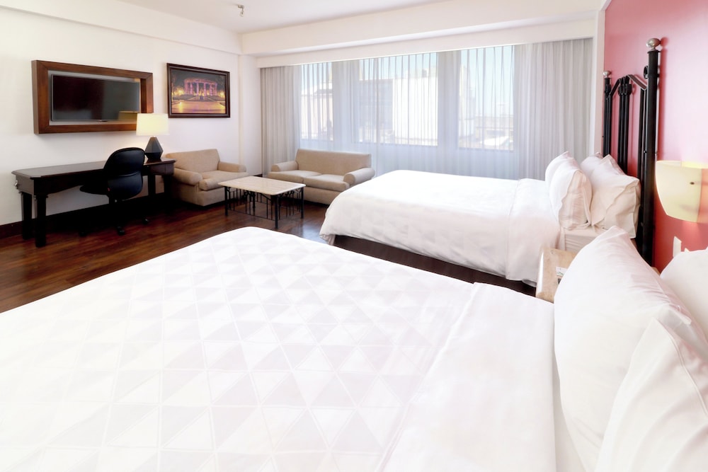 Suite, 2 Queen Beds, Jumeirah View، Holiday Inn & Suites Guadalajara Centro Historico 7/10