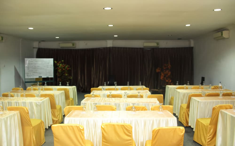Hotel O near Mall Panakukkang formerly Al-Badar Hotel Syariah 40/52