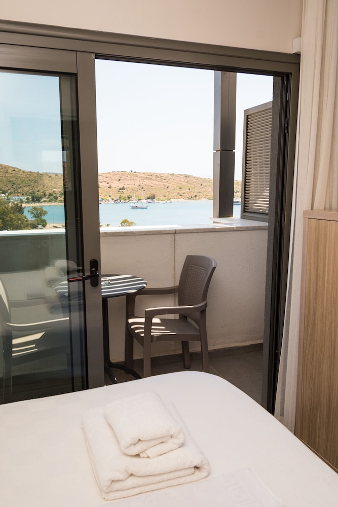 غرفة قياسية بسرير مزدوج بإطلالة على البحر، M Suite Hotel 6/10