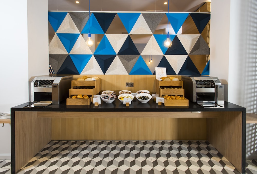 Holiday Inn Express Portsmouth North 8/52