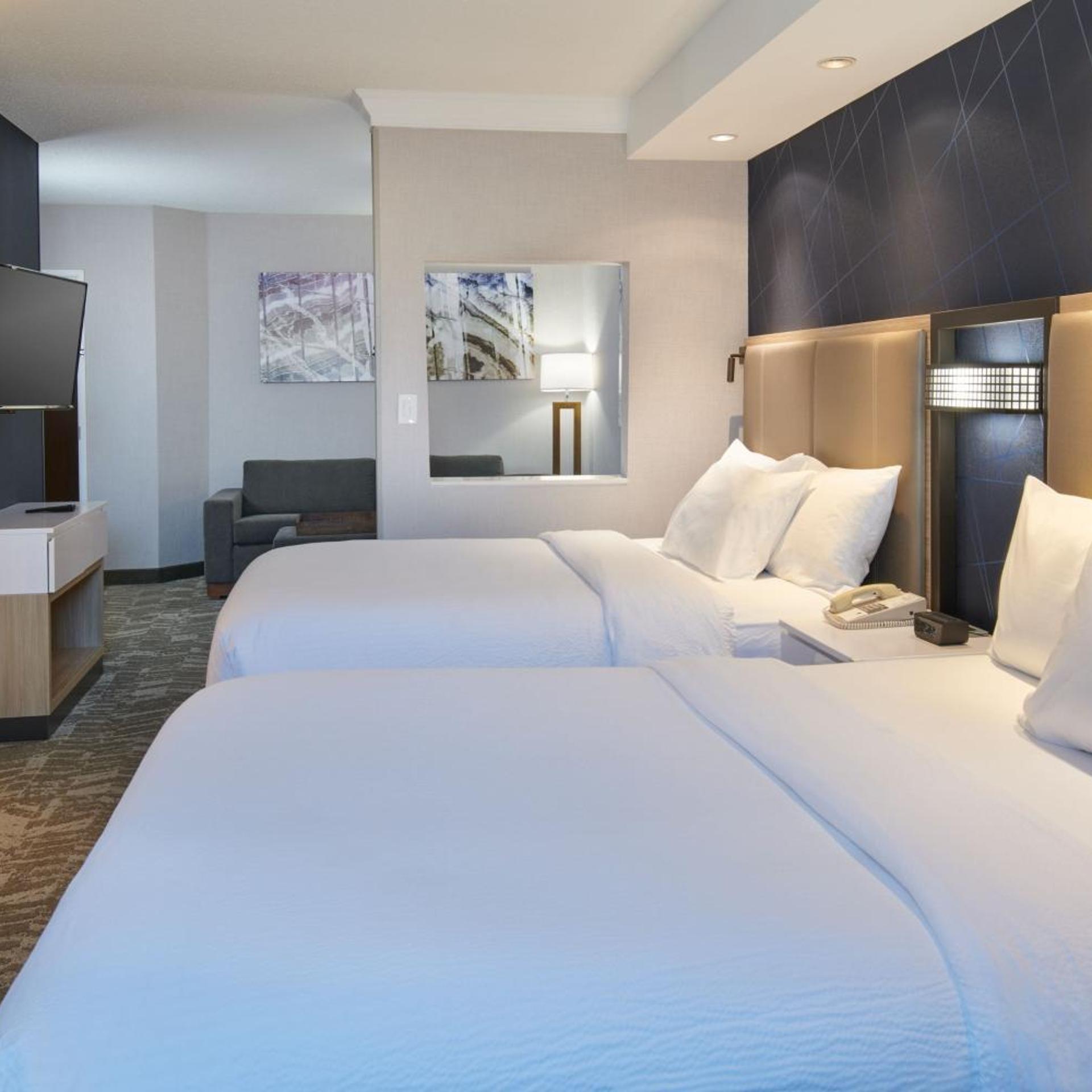 Suite, 2 Queen Beds, Trundle Bed, Sofa
