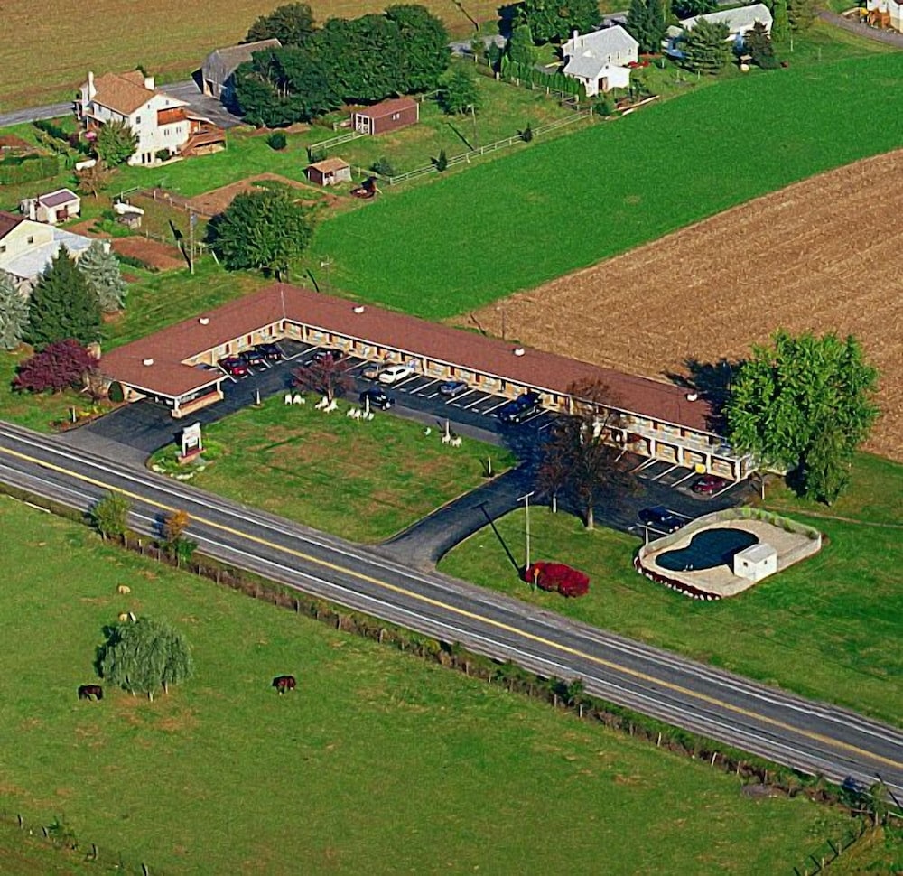 Amish Country Motel 49/52