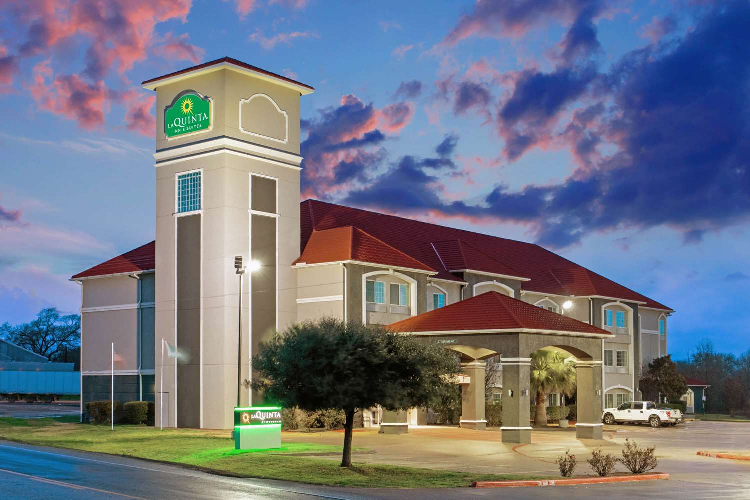 La Quinta Inn & Suites by Wyndham Fairfield TX 2/58