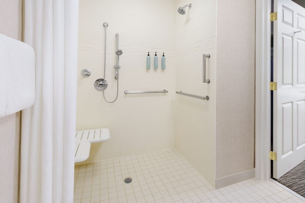 جناح بسريرين مزدوجين بغرفتي نوم لذوي الإعاقة، Residence Inn Salinas Monterey 2/2