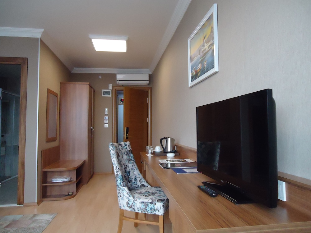 Golden Lounge Hotel 37/42