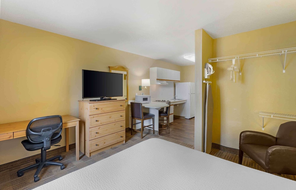 Extended Stay America Select Suites Orlando Southpark 46/56