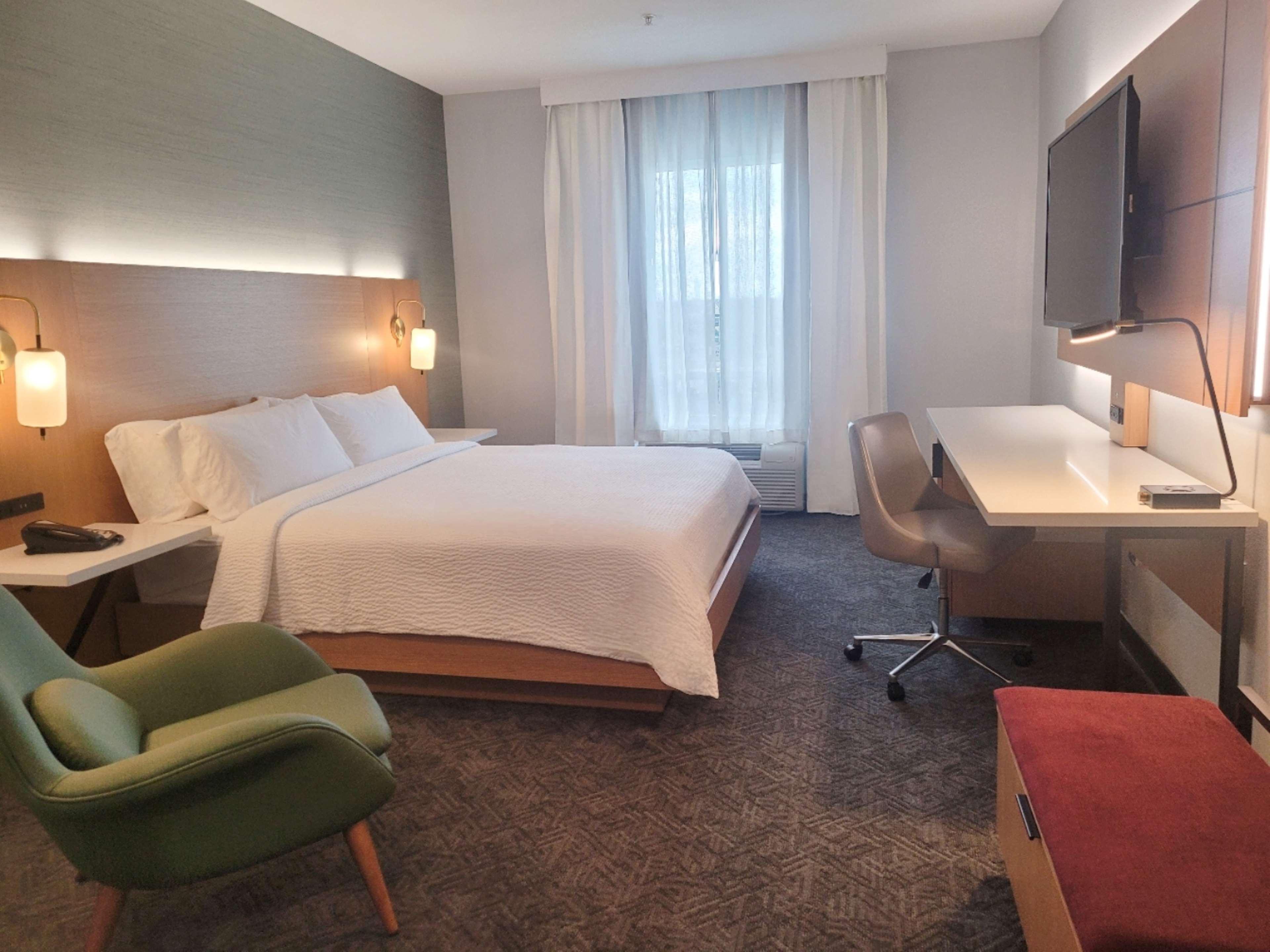 2 ROOMS, SUITE, KING BED