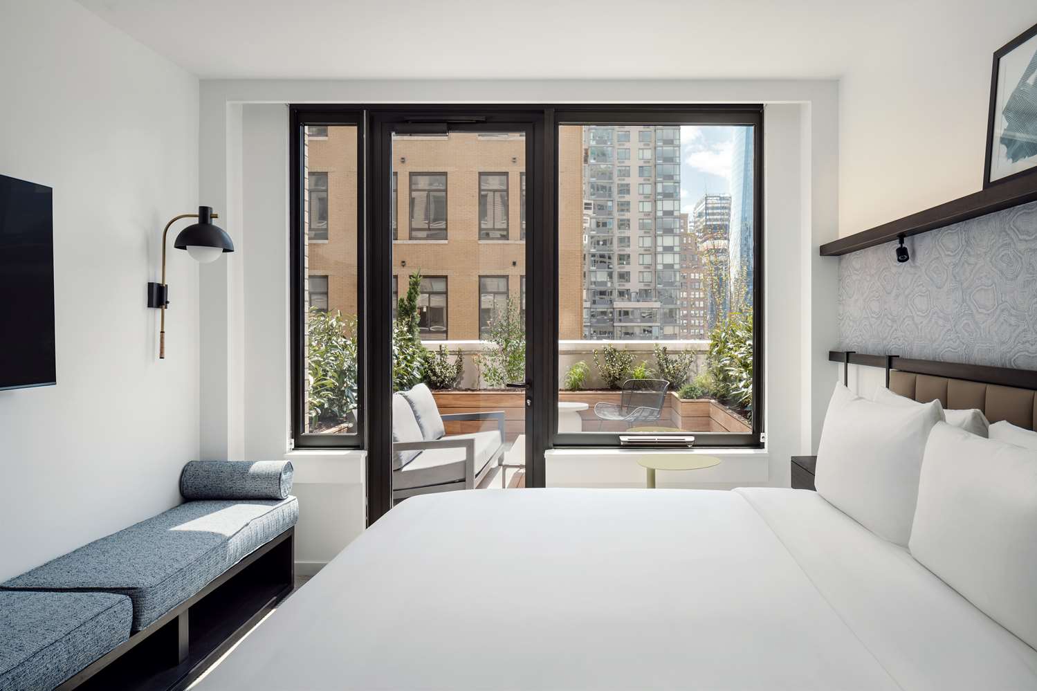 غرفة بسرير كينج بشرفة لذوي الإعاقة