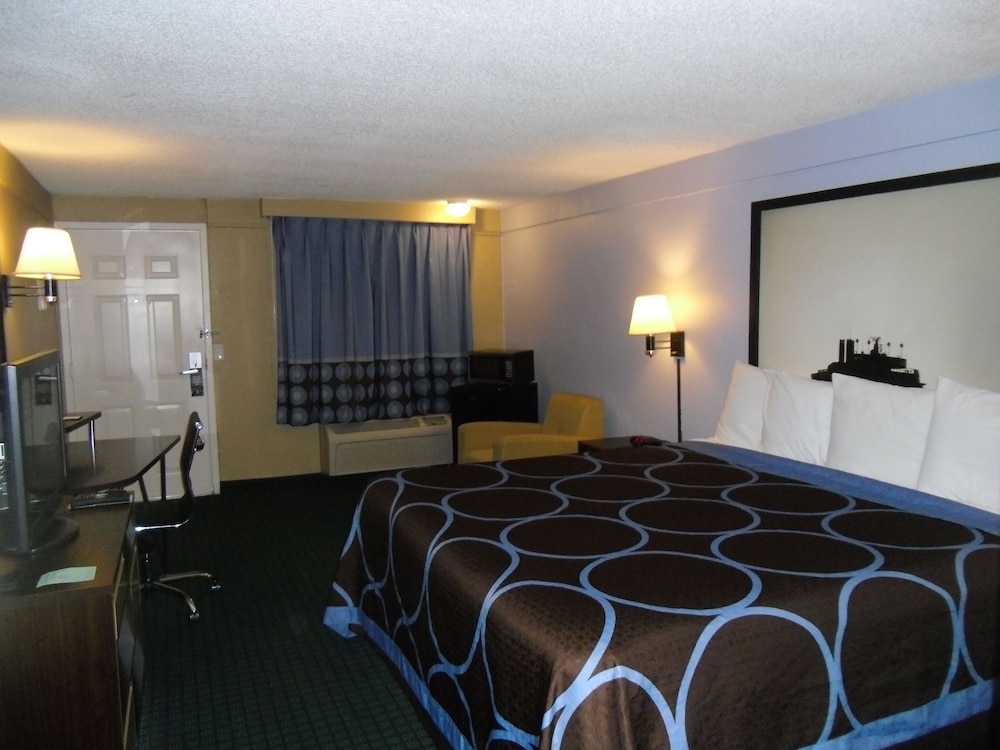 Super 8 By Wyndham Lantana West Palm Beach 17/34