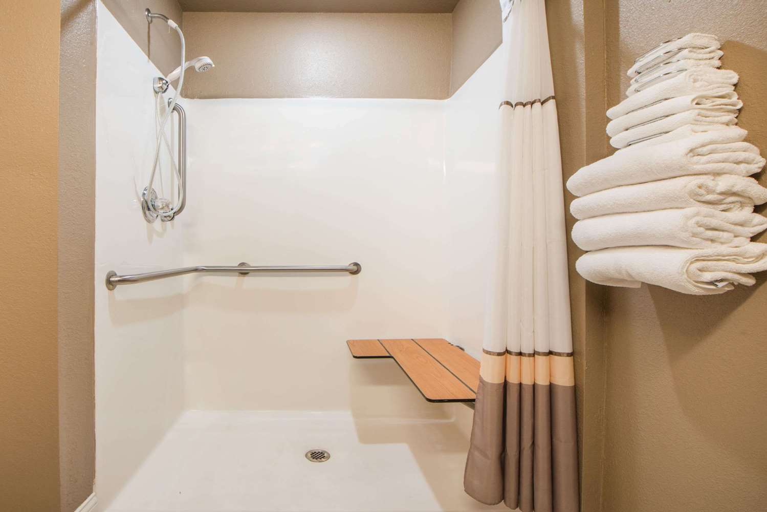 Microtel Inn & Suites by Wyndham Miami 12/24