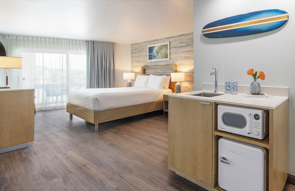 Guest Room, King Bed, Ocean View, Accessible