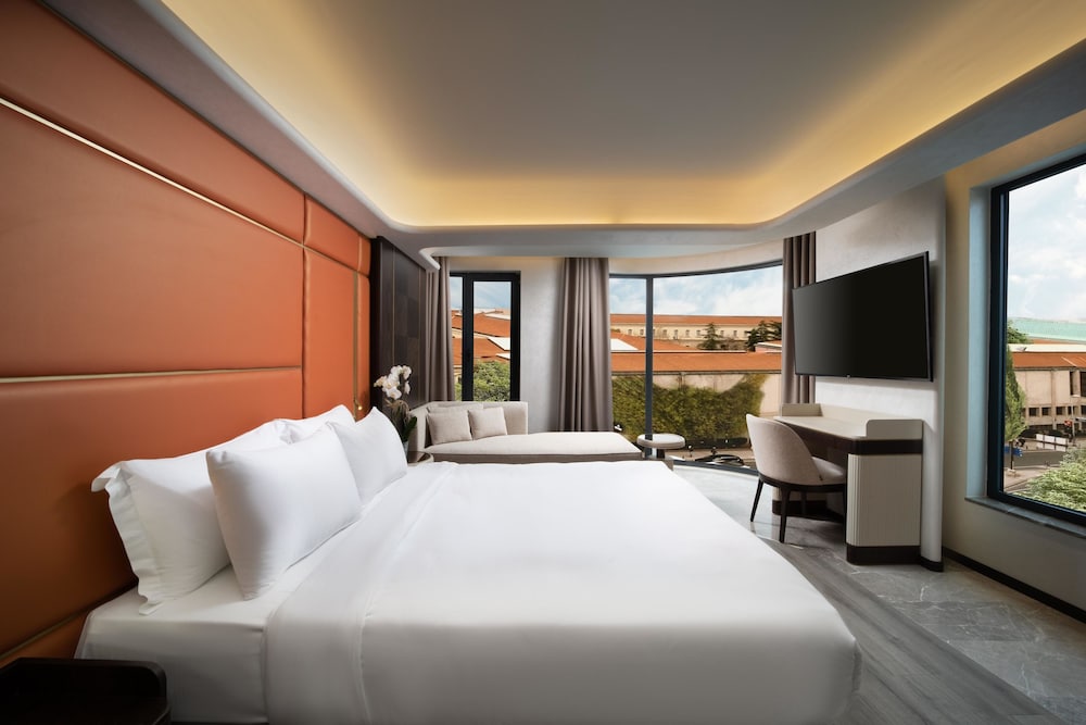 BOSPHORUS, JUNIOR SUITE
