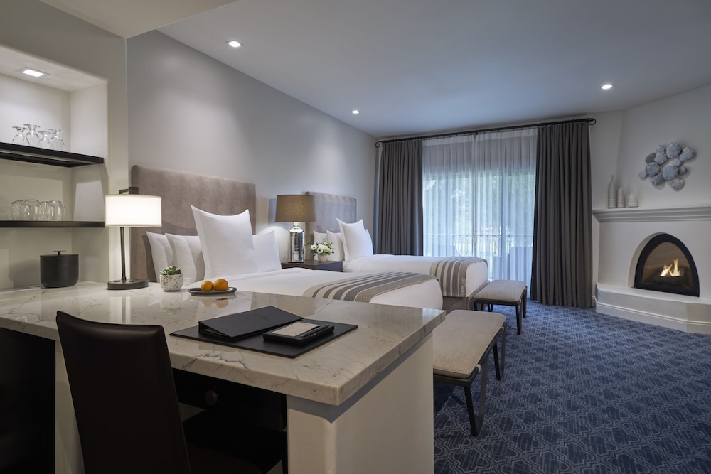 Shangri La, 2 Queen Beds 2/4