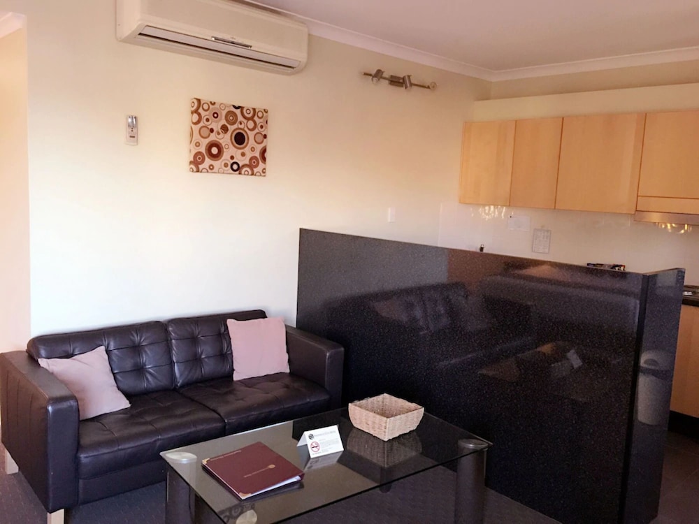 Joondalup City Hotel 25/28