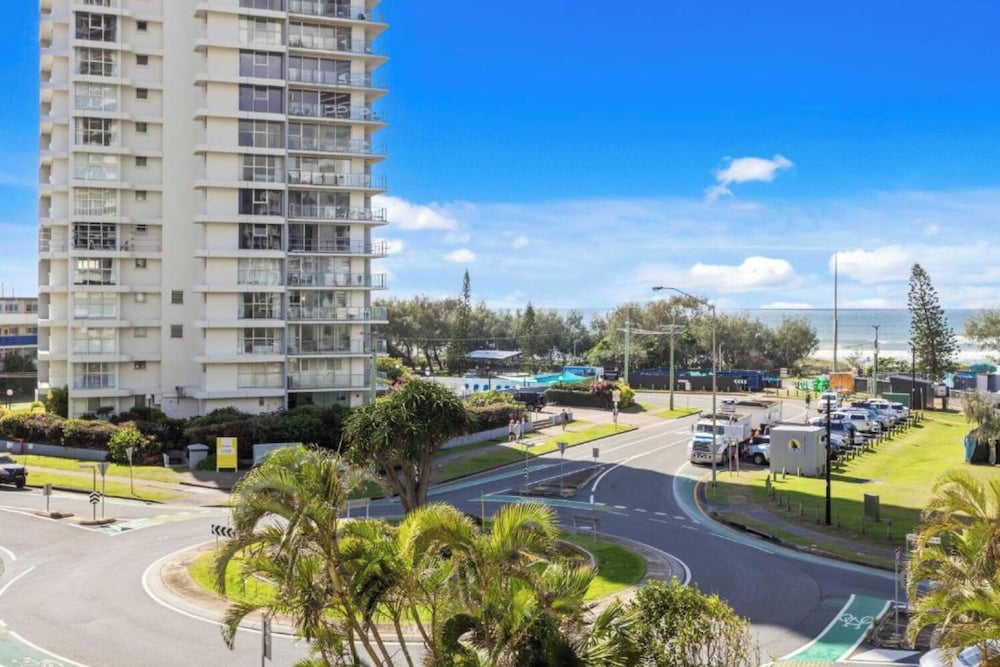 HI HO BEACH APARTMENTS 62/69