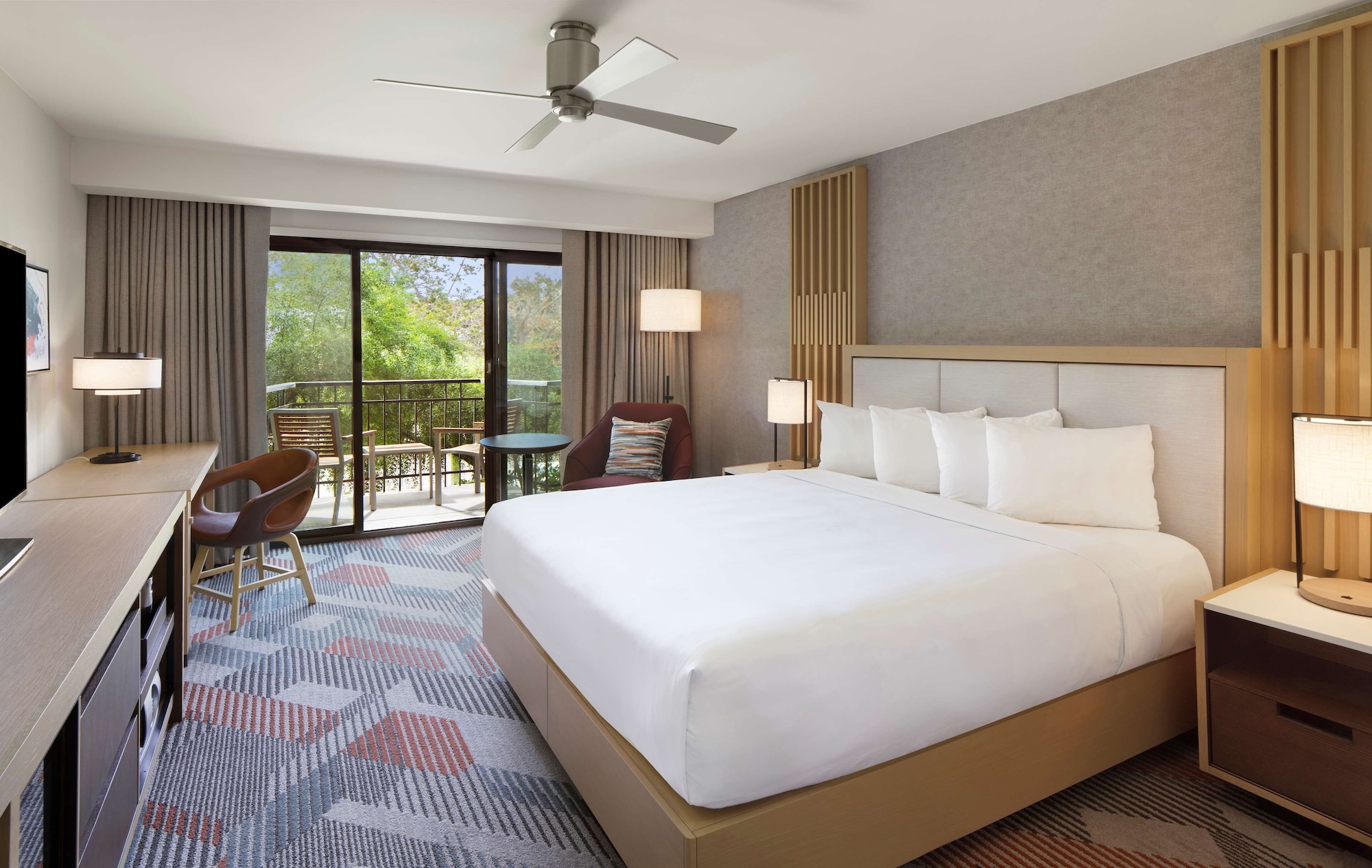 ROOM, KING BED, PATIO