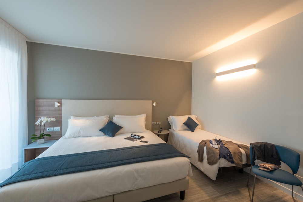 ROOM, TRIPLE