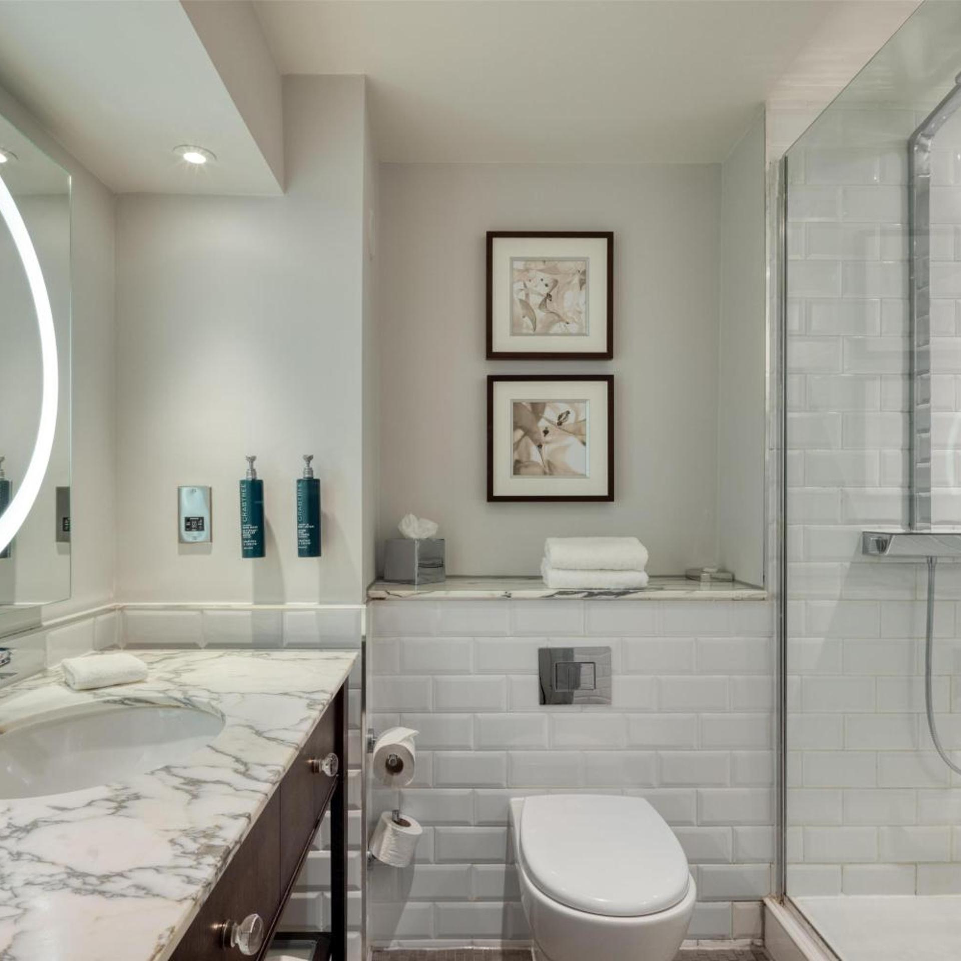 غرفة بسرير كينج وسرير كوين لذوي الإعاقة، DoubleTree by Hilton St Anne's Manor 9/10