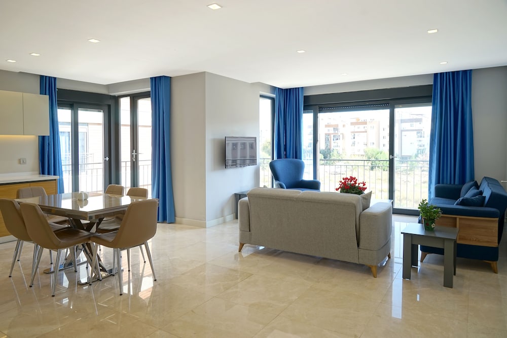 Mene Suites 19/33