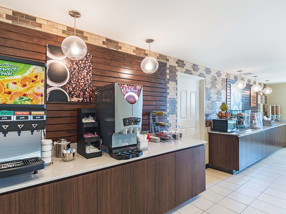 La Quinta Inn & Suites Mathis 2/27