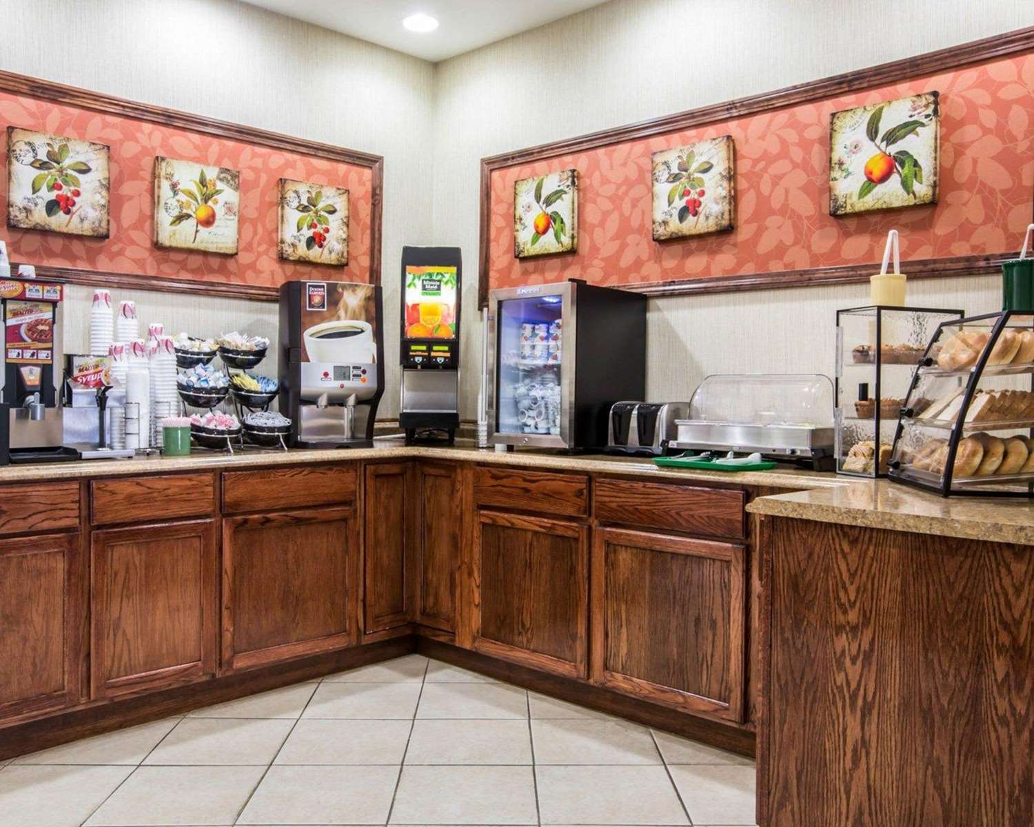Econo Lodge Lakes Region 6/15