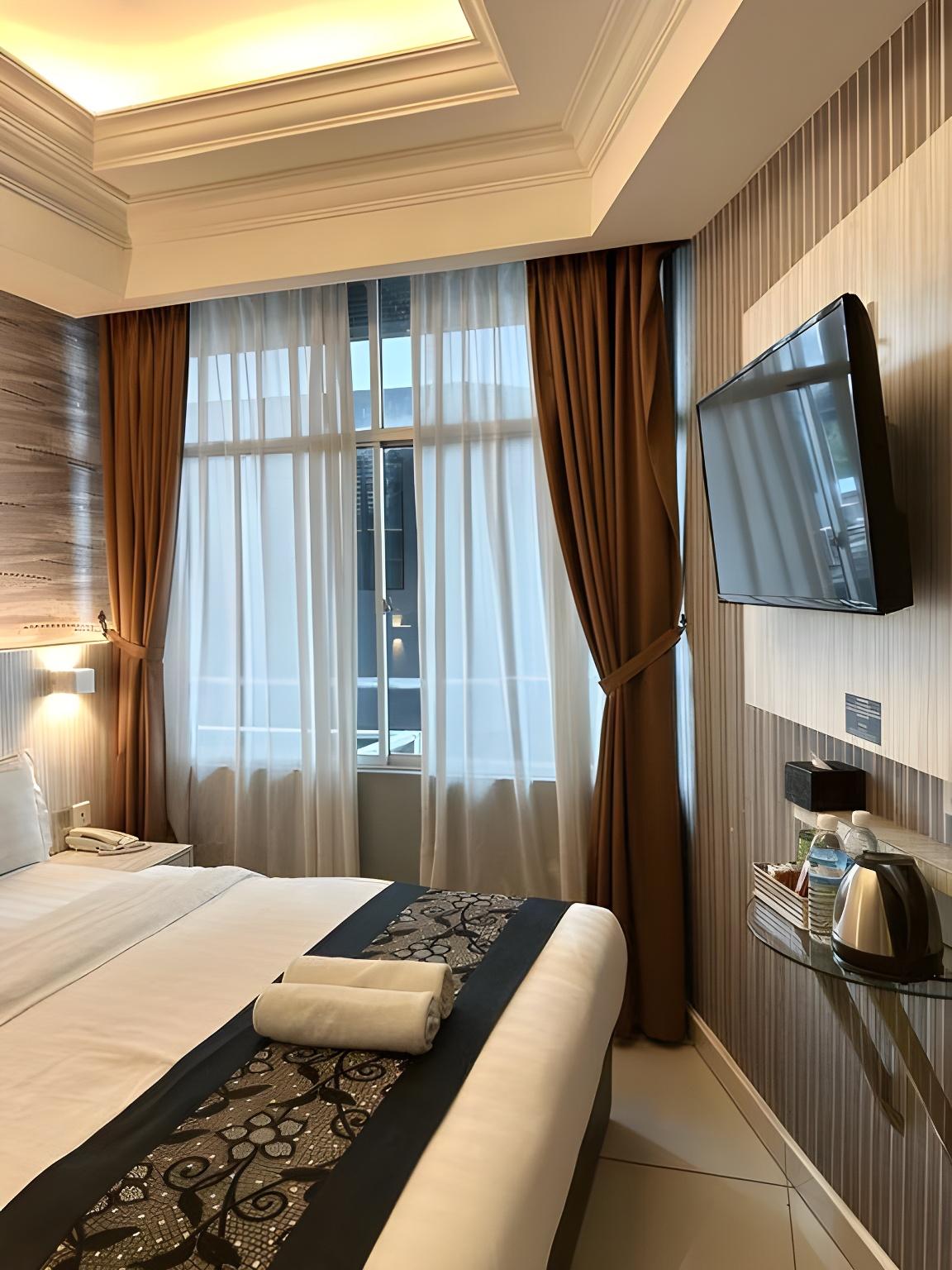 Pacific Inn 15/21