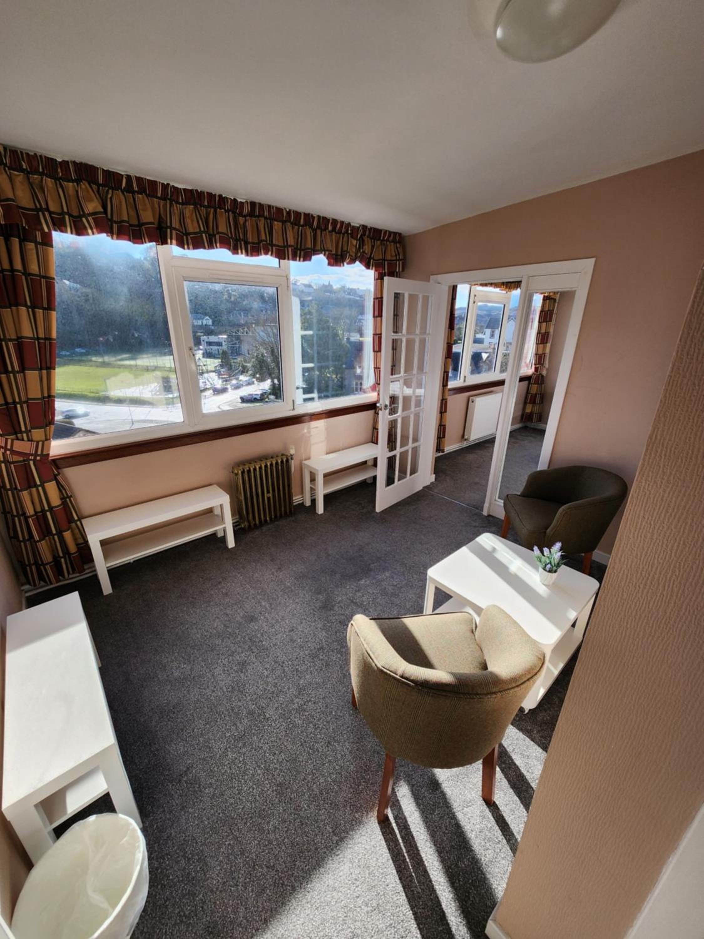 KINGS KNOLL HOTEL 24/53