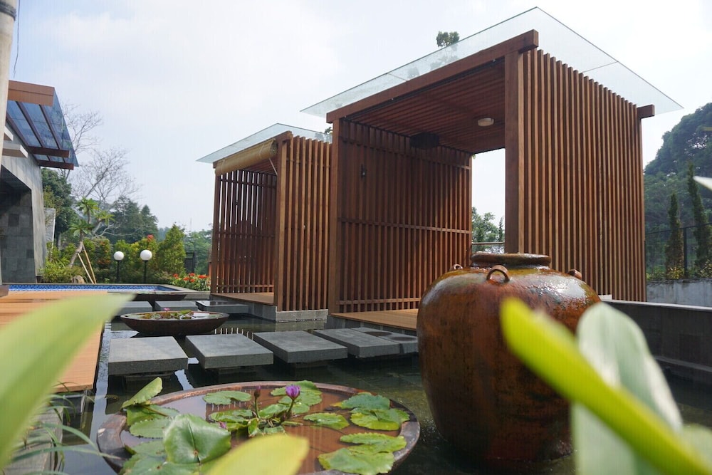 JSI Resort 48/56