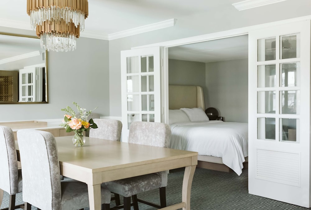 Seaview Hotel 44/68