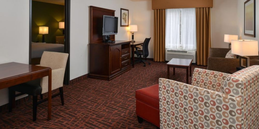 Holiday Inn Express Hotel & Suites Cherry Hills 28/46