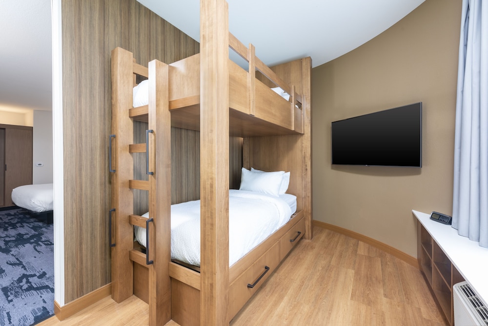 Fairfield Inn And Suites Fair Oaks Farms 22/56