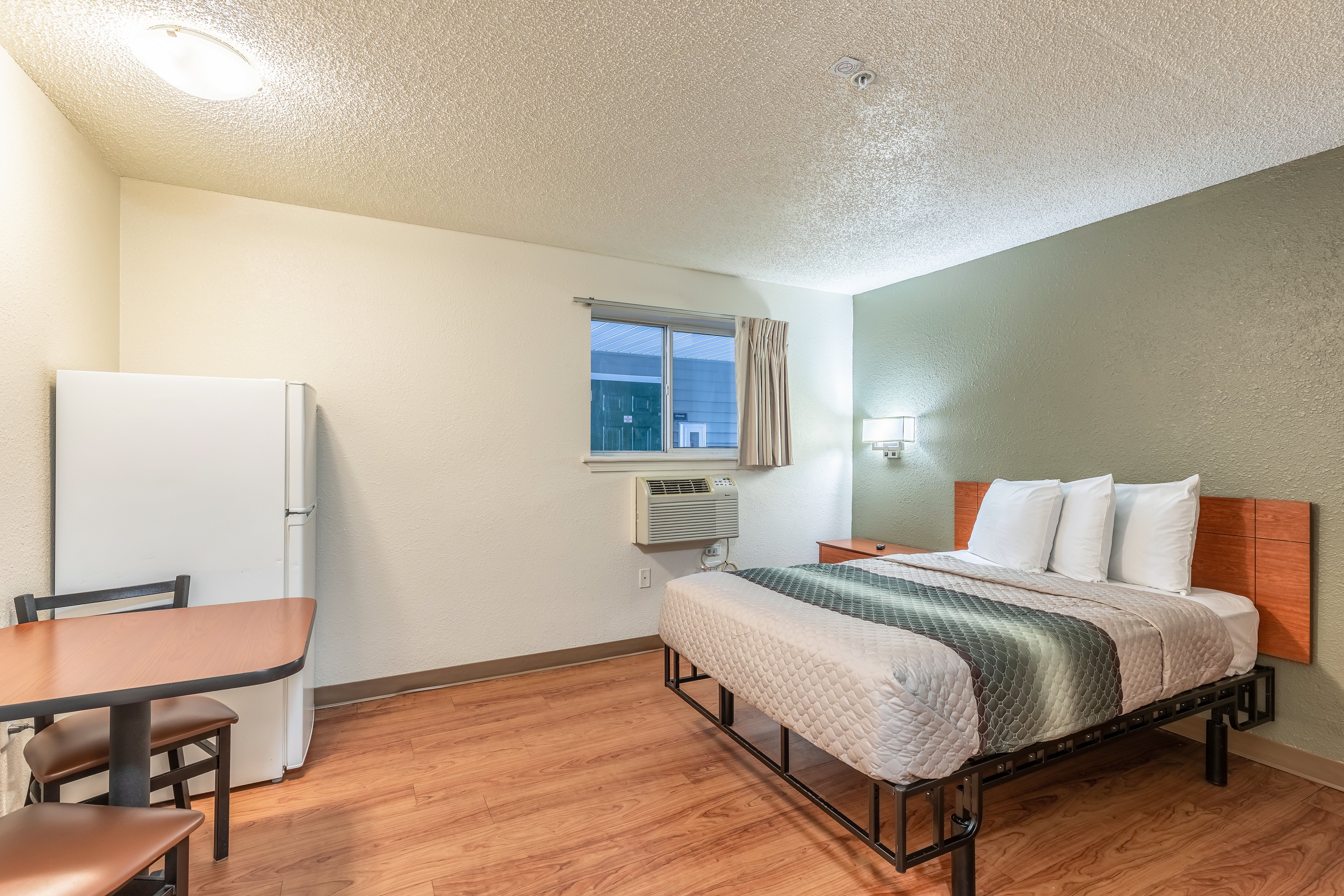 Room at HomeTowne Studios Orlando - Casselberry, CASSELBERRY - FL