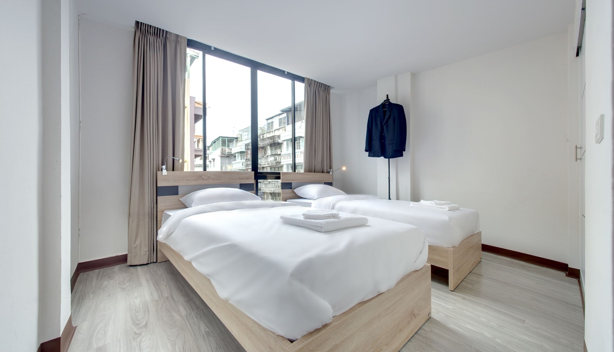 ROOM, TWIN BEDS