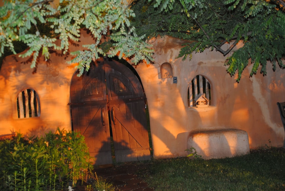 Old Taos Guesthouse Bed and Breakfast 59/69