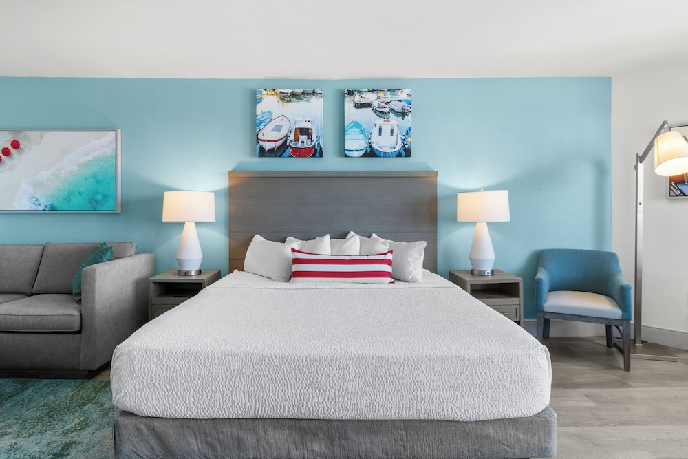 Efficiency, Pinnacle, Deluxe, King Bed, Ocean View، Compass Cove Resort 3/5