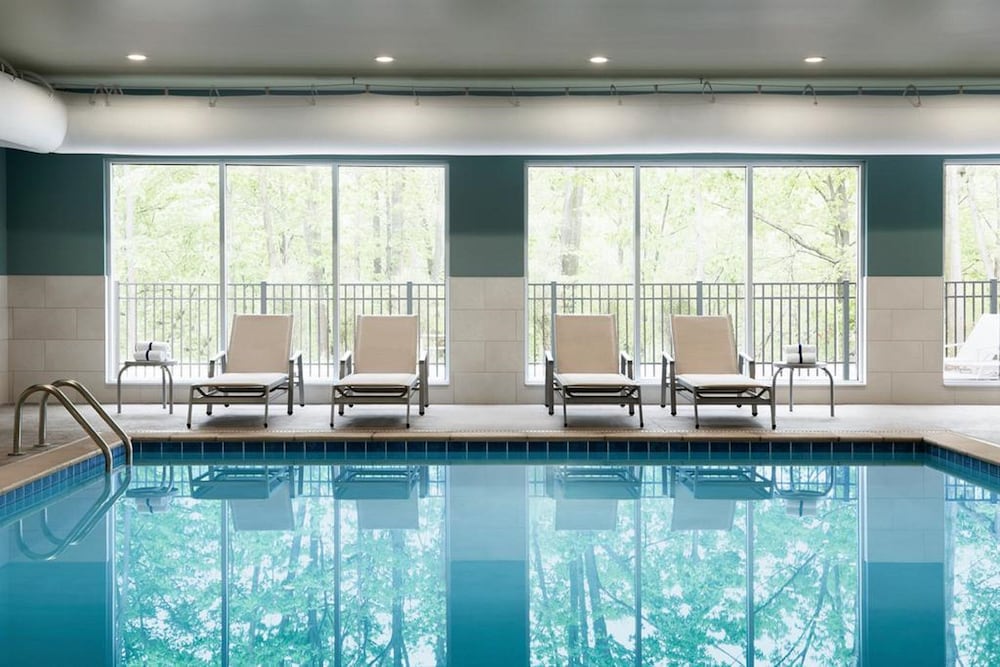 Holiday Inn Express & Suites Bardstown 18/40
