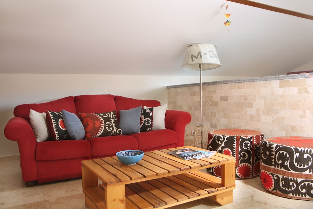 Saylam Suites 32/66
