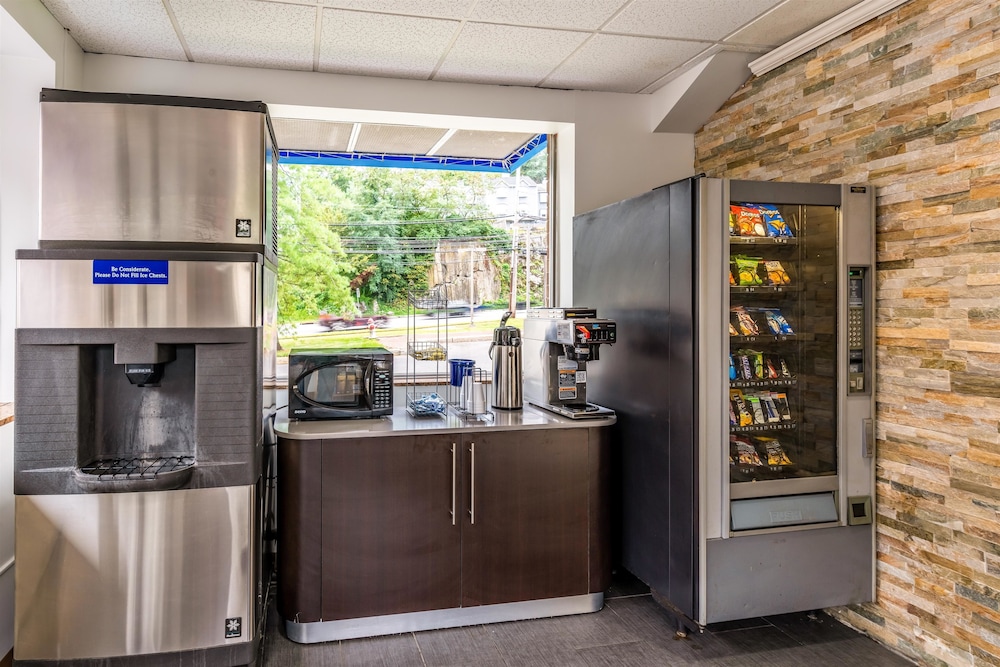 Motel6 Elmsford, NY - White Plains 12/50