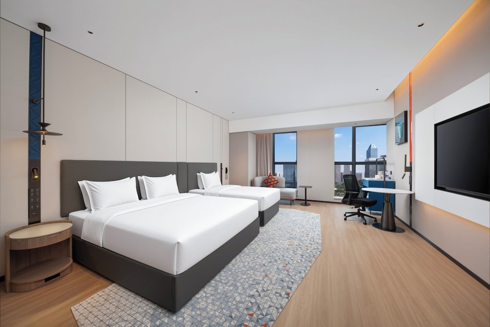 غرفة قياسية بسرير كينج وسرير كينج وسرير فردي، Holiday Inn Express Guiyang Guanshanhu By Ihg 2/4