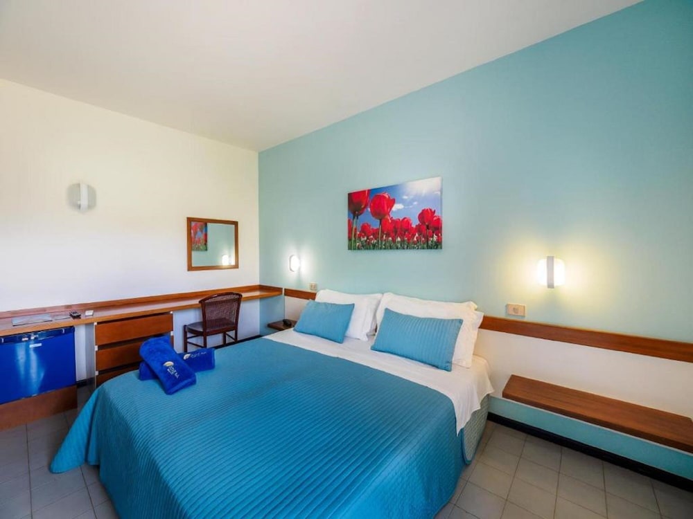 Athena Resort 8/50