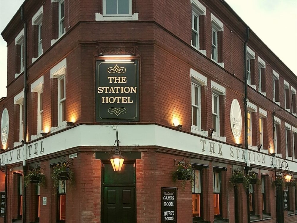 Station Hotel 2/56