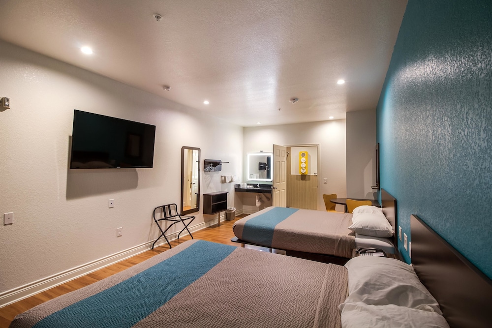 Motel6 Houston, TX - North 34/55
