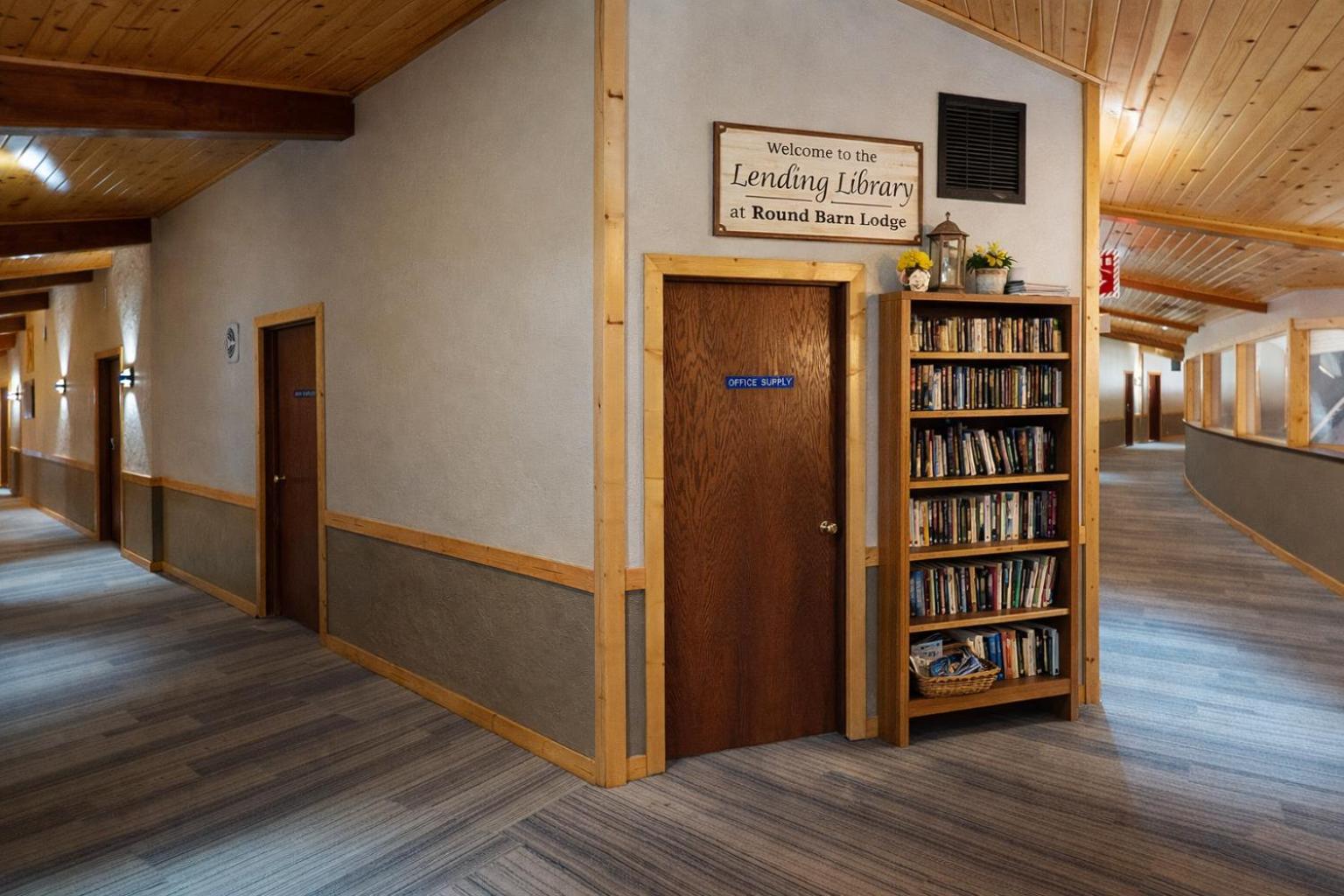 Round Barn Lodge 4/50